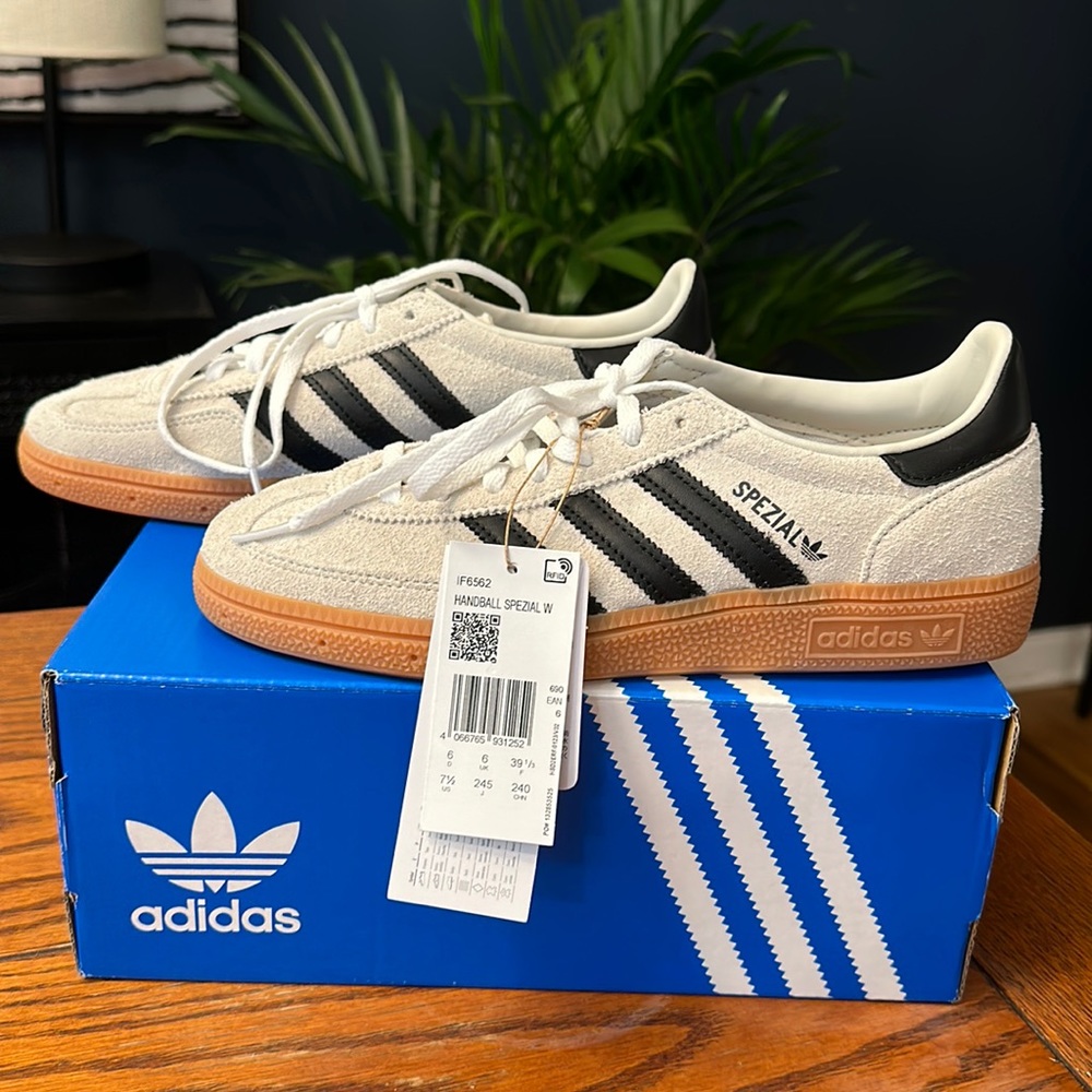 Adidas Handball Spezial, Women’s. Alumin. Black. Size 7.5